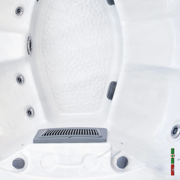 Clearwater Deluxe hot tub textured footwell with spa jets and drainage