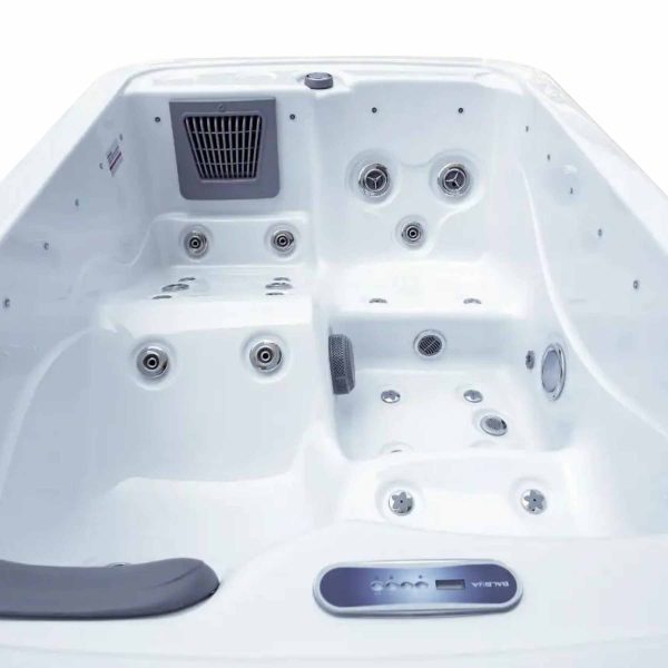 Sundowner hot tub. Photo of the lounger and filter housing.